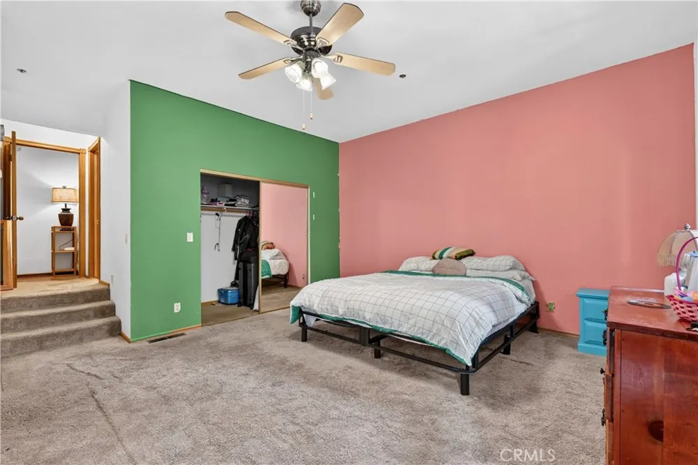 1039 Lausanne Crestline, CA 92325