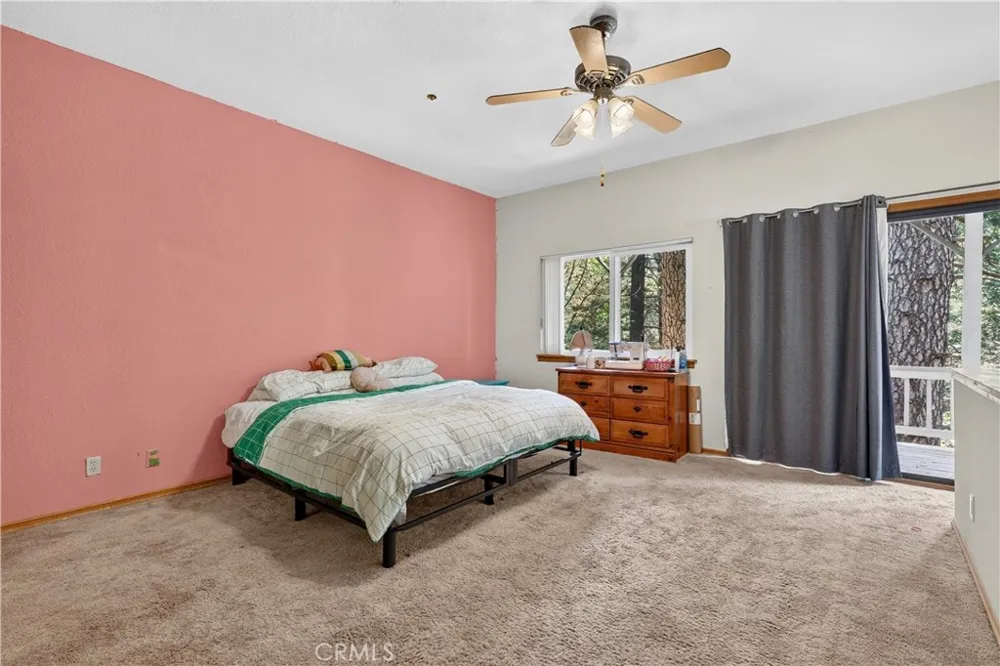1039 Lausanne Crestline, CA 92325