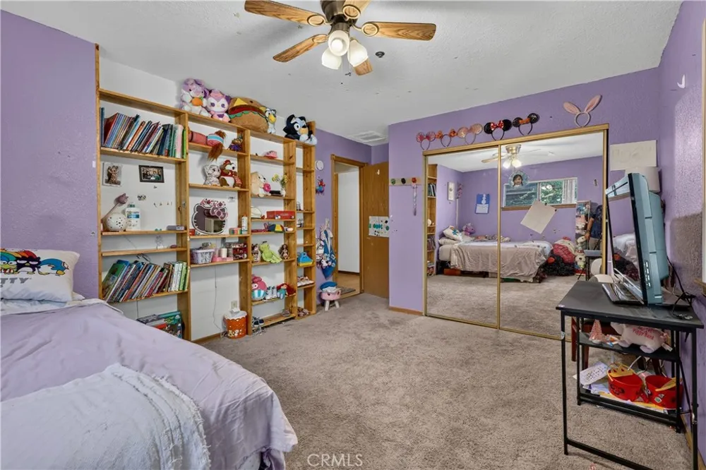 1039 Lausanne Crestline, CA 92325