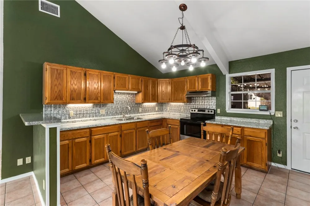 1892 Thunder Creek Road Utopia, TX 78884