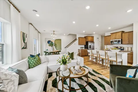 674 Tulare Terrace