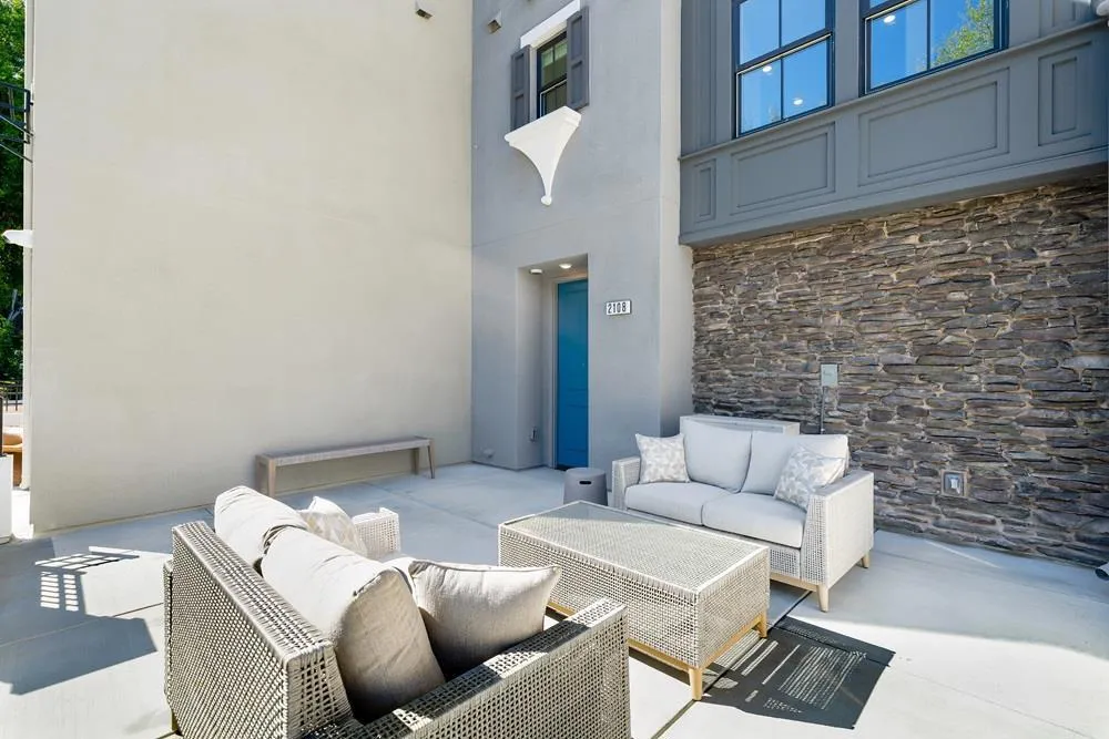 2108 Latham Street Mountain View, CA 94040