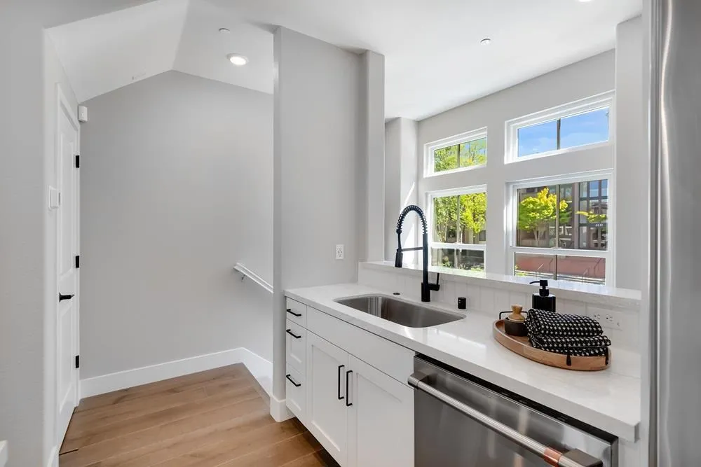 2108 Latham Street Mountain View, CA 94040