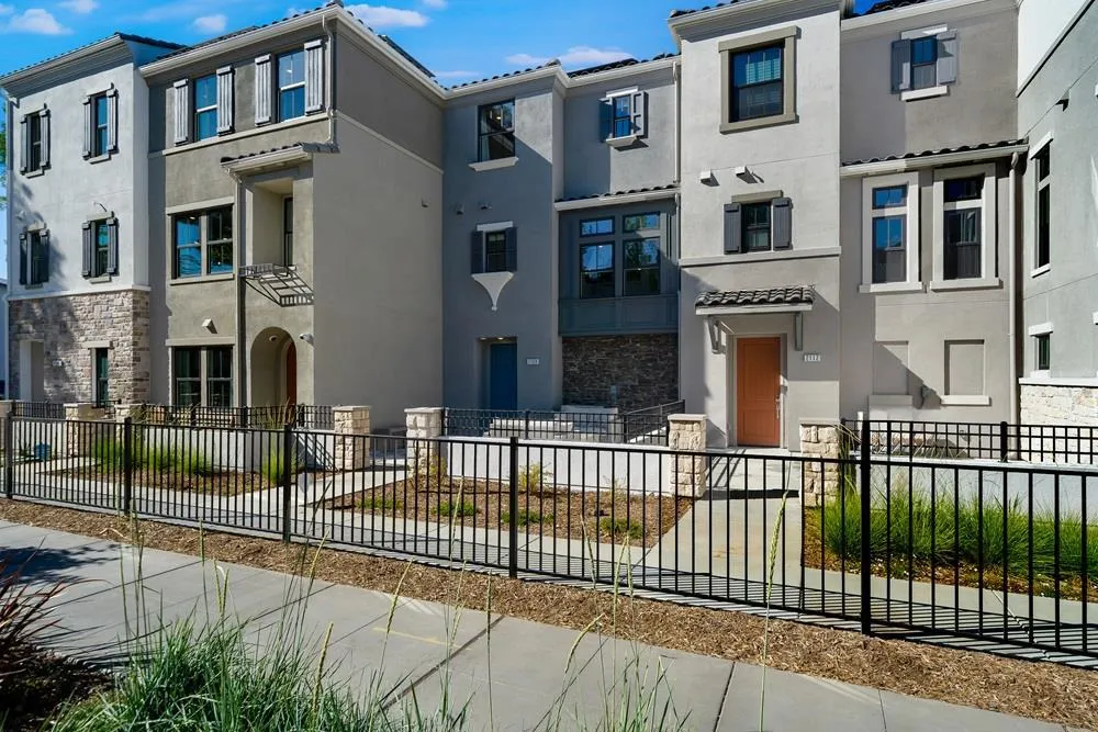 2108 Latham Street Mountain View, CA 94040