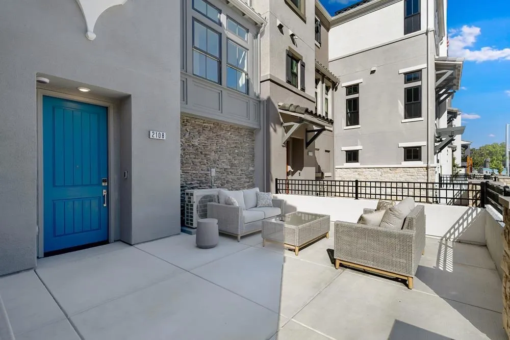 2108 Latham Street Mountain View, CA 94040
