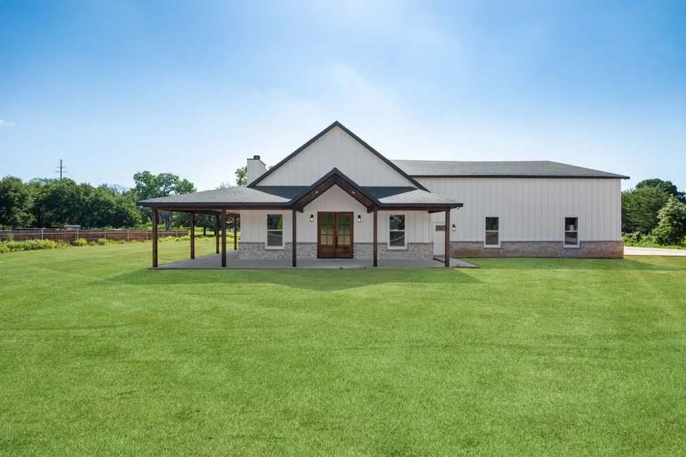 181 County Road 4757 Rhome, TX 76078