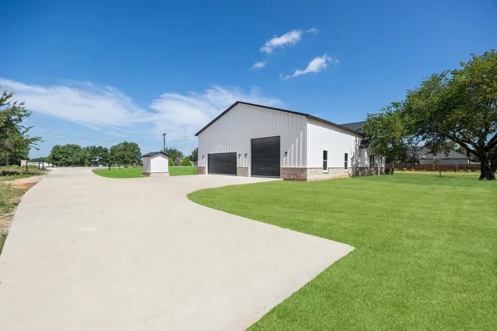 181 County Road 4757 Rhome, TX 76078