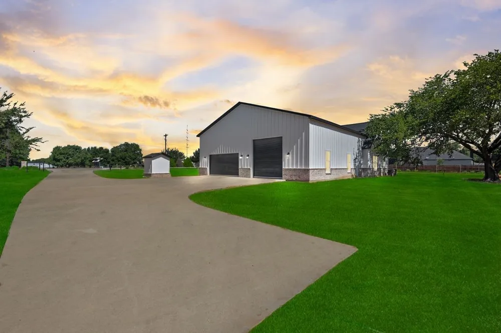 181 County Road 4757 Rhome, TX 76078