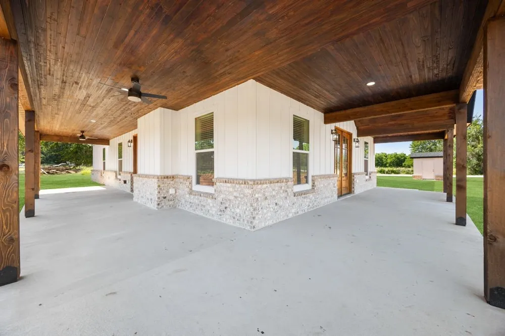 181 County Road 4757 Rhome, TX 76078