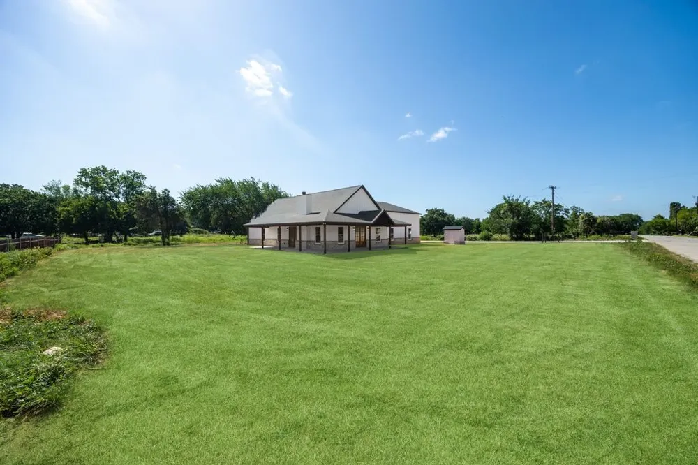 181 County Road 4757 Rhome, TX 76078