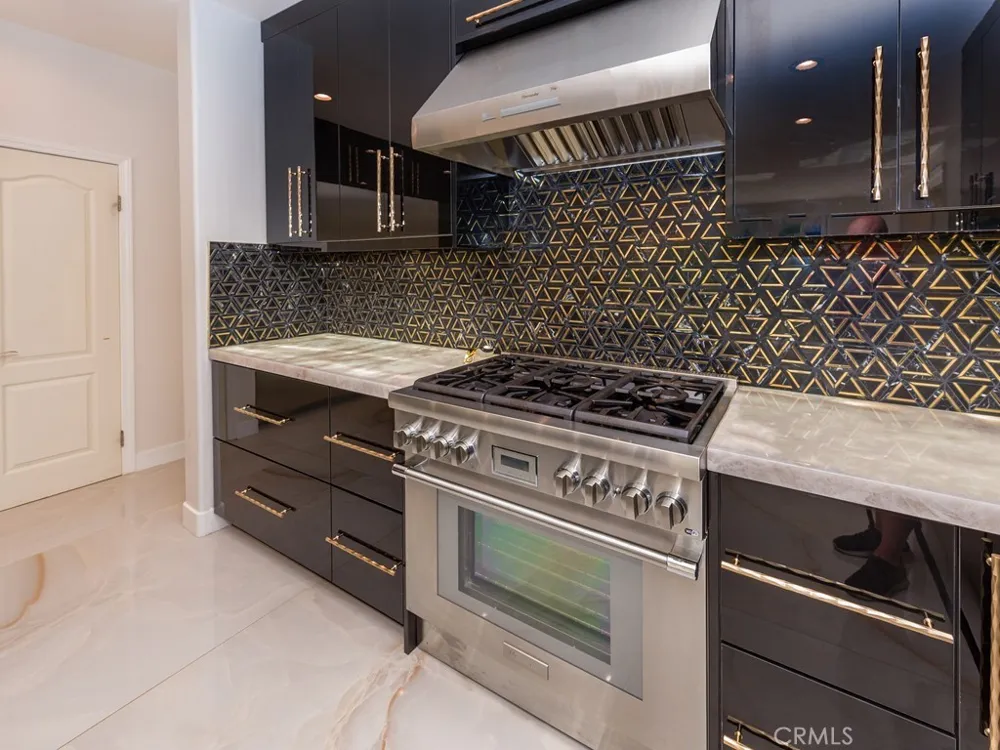 28408 Hidden Hills Drive Saugus, CA 91390