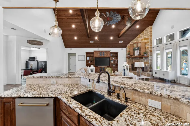1980 County Road 361 La Vernia, TX 78121