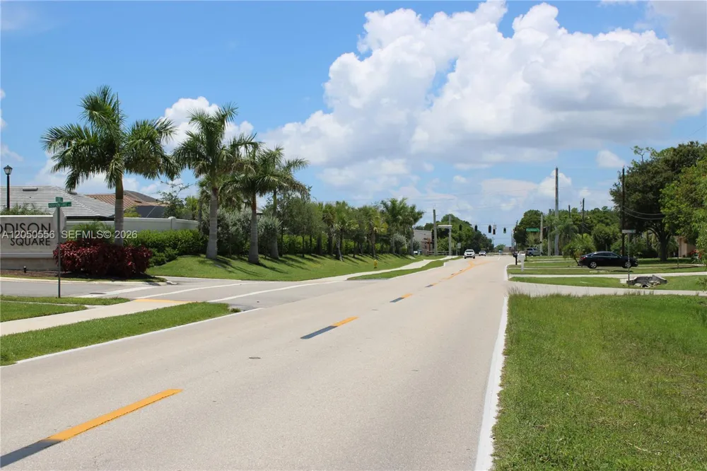6617 IDLEWILD STREET Fort Myers, FL 33966