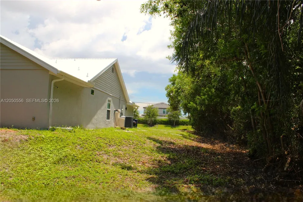 6617 IDLEWILD STREET Fort Myers, FL 33966