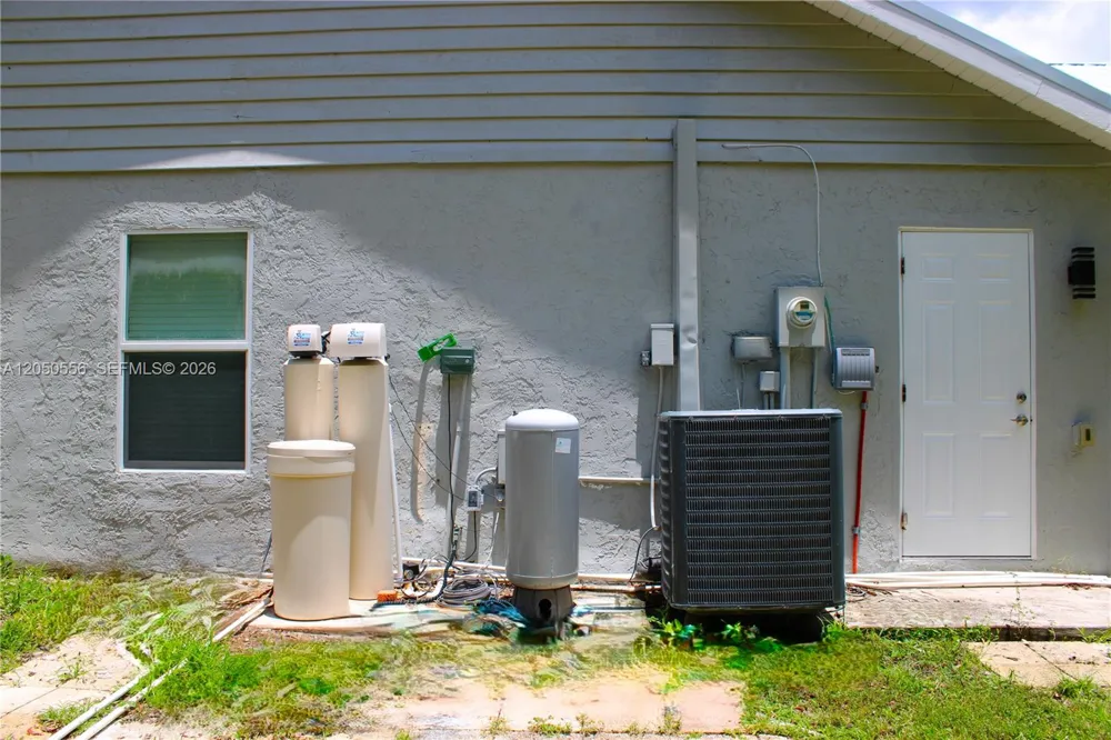 6617 IDLEWILD STREET Fort Myers, FL 33966