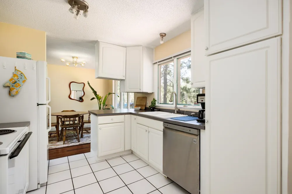 6066 S West Bay Shore Drive Bingham Township, MI 49684