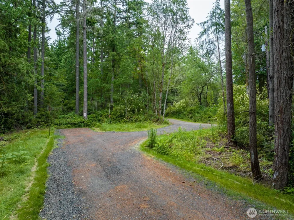 9501 Bucsit Lane NE Bainbridge Island, WA 98110