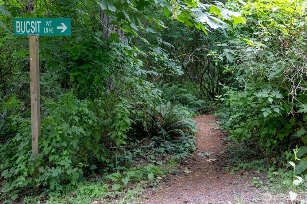 9501 Bucsit Lane NE Bainbridge Island, WA 98110
