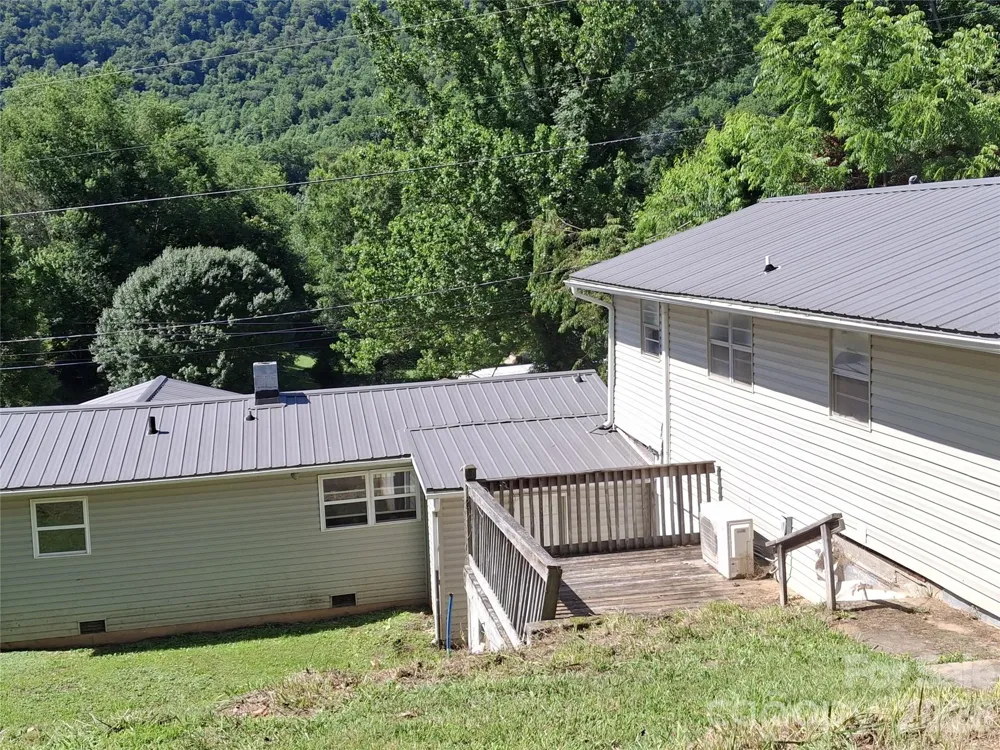 2795 Old Henson Cove Road Canton, NC 28716