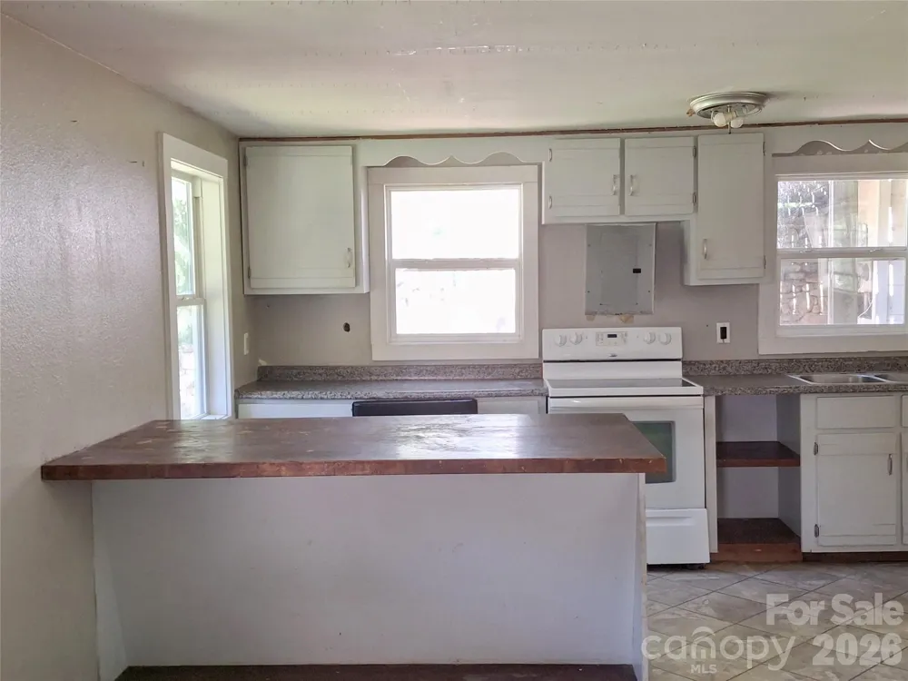 2795 Old Henson Cove Road Canton, NC 28716