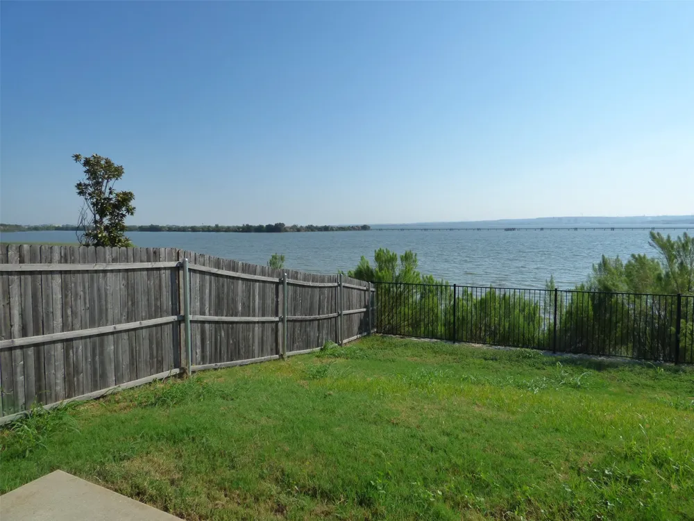 1846 Bayfront Drive Dallas, TX 75051