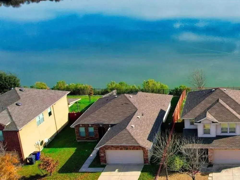 1846 Bayfront Drive Dallas, TX 75051
