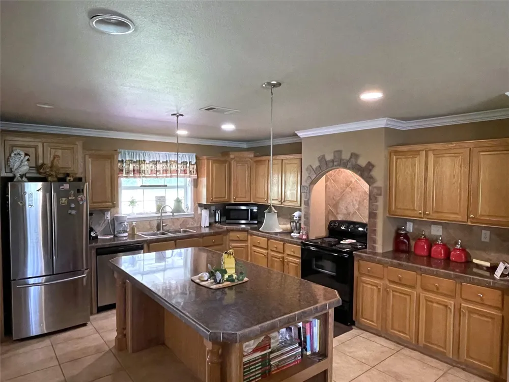 1666 Us Highway 84 Oakwood, TX 75855
