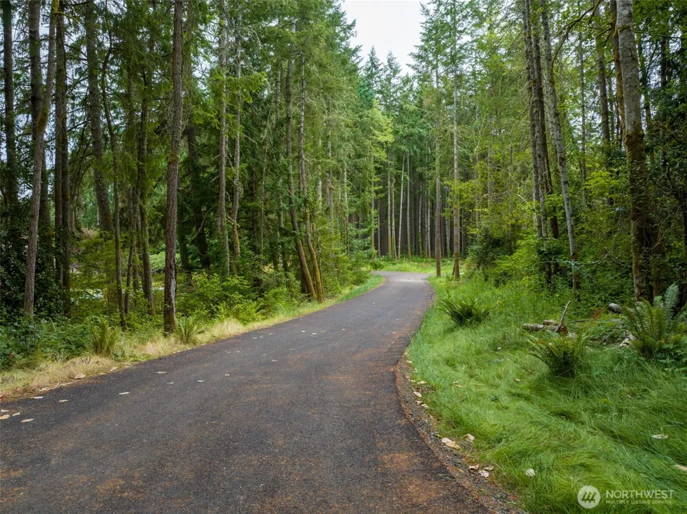 9495 Bucsit Lane NE Bainbridge Island, WA 98110