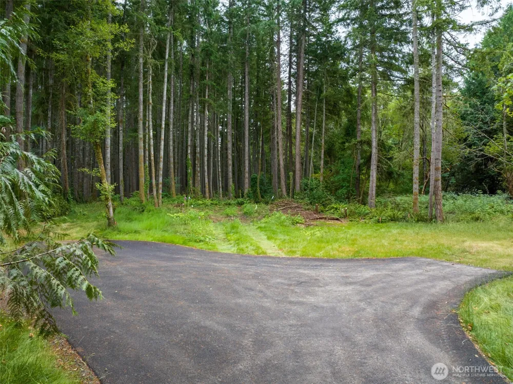 9495 Bucsit Lane NE Bainbridge Island, WA 98110