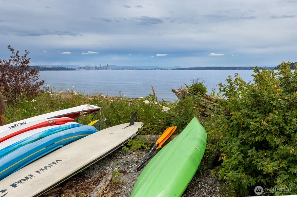 9495 Bucsit Lane NE Bainbridge Island, WA 98110