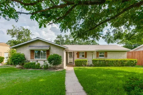 1130 Larkspur Drive