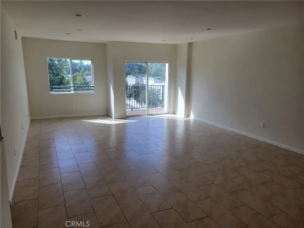 9126 Langdon Avenue #303 North Hills, CA 91343