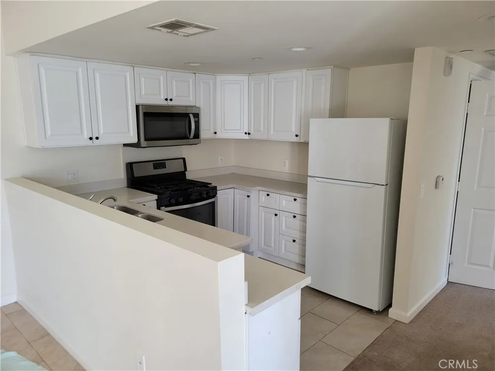 9126 Langdon Avenue #303 North Hills, CA 91343