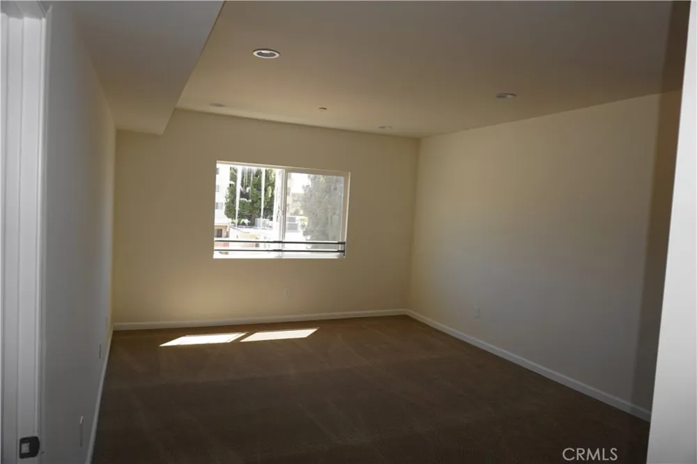 9126 Langdon Avenue #303 North Hills, CA 91343