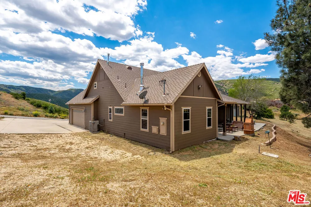 18087 Newview Drive Lake Hughes, CA 93532