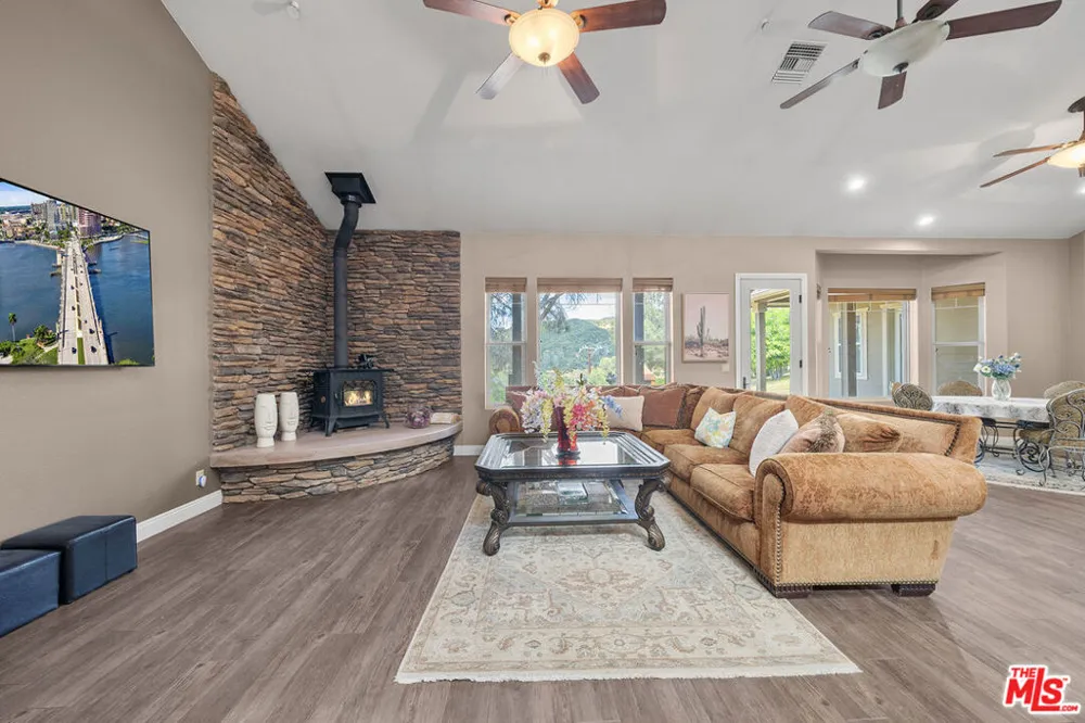 18087 Newview Drive Lake Hughes, CA 93532