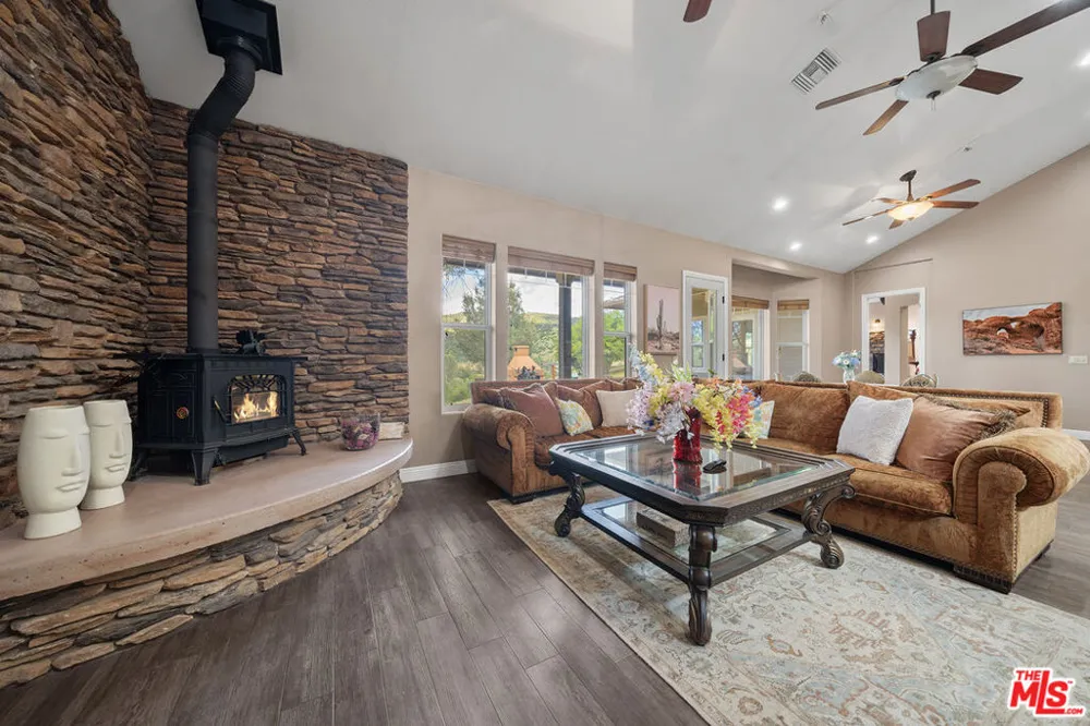 18087 Newview Drive Lake Hughes, CA 93532