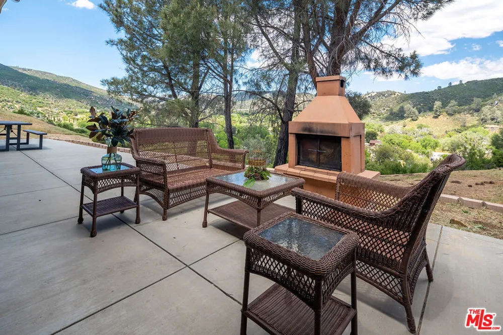18087 Newview Drive Lake Hughes, CA 93532
