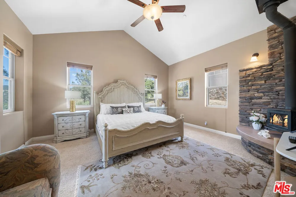 18087 Newview Drive Lake Hughes, CA 93532