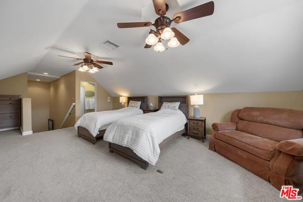18087 Newview Drive Lake Hughes, CA 93532