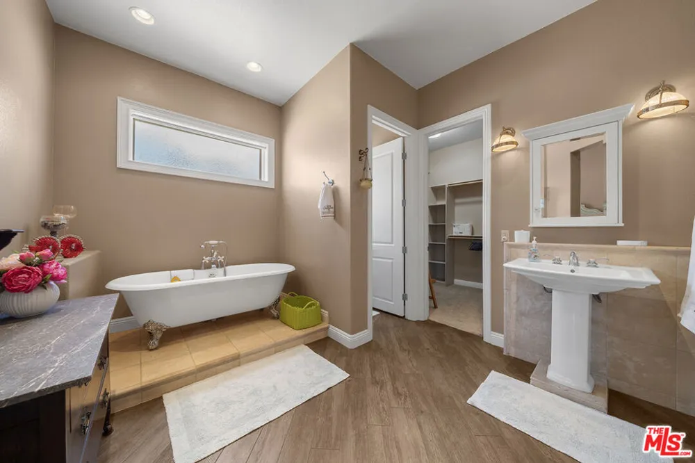 18087 Newview Drive Lake Hughes, CA 93532