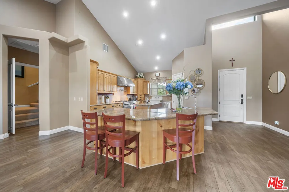 18087 Newview Drive Lake Hughes, CA 93532