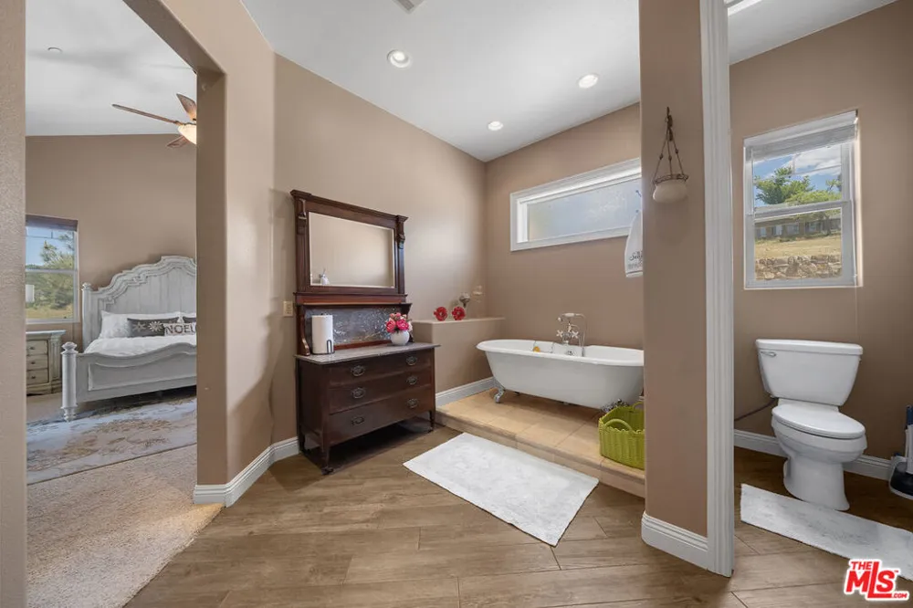 18087 Newview Drive Lake Hughes, CA 93532