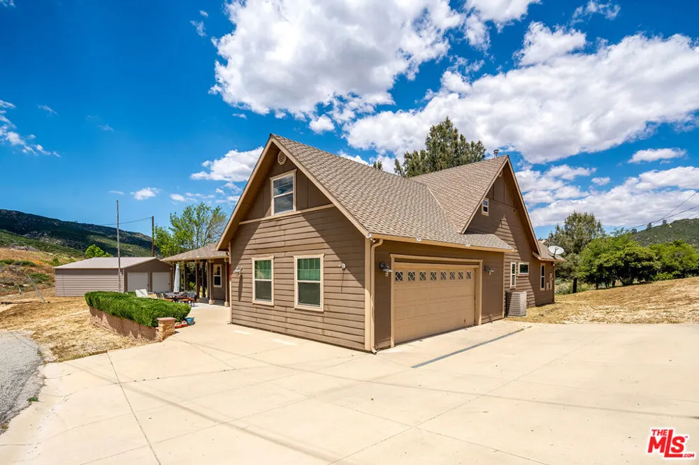 18087 Newview Drive Lake Hughes, CA 93532