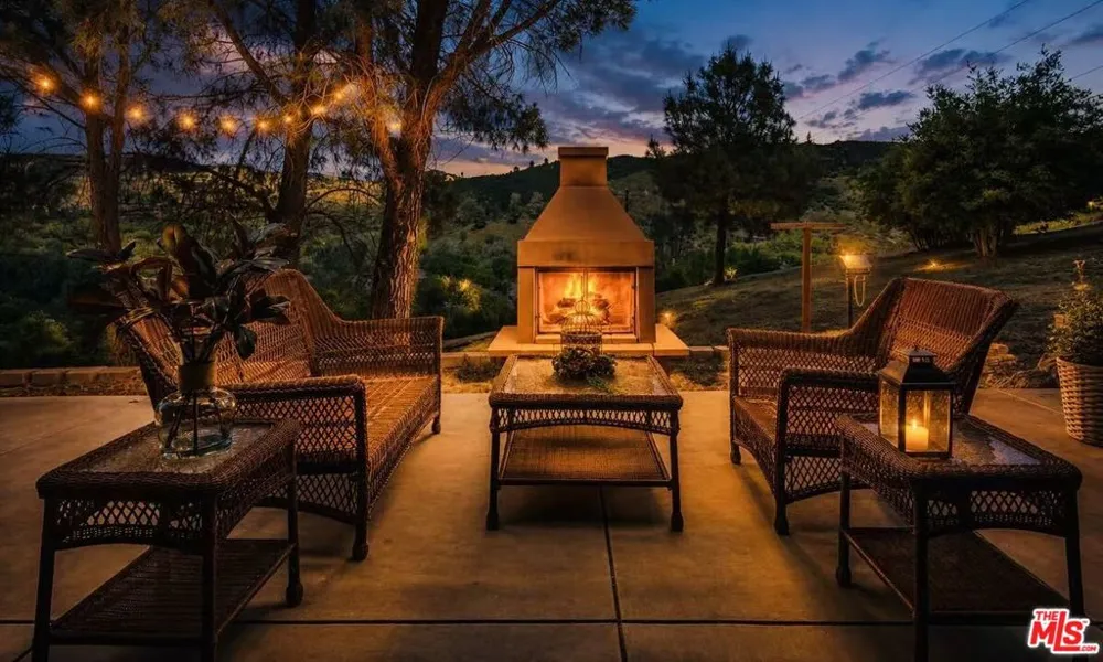 18087 Newview Drive Lake Hughes, CA 93532