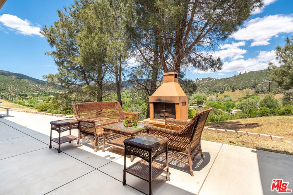 18087 Newview Drive Lake Hughes, CA 93532