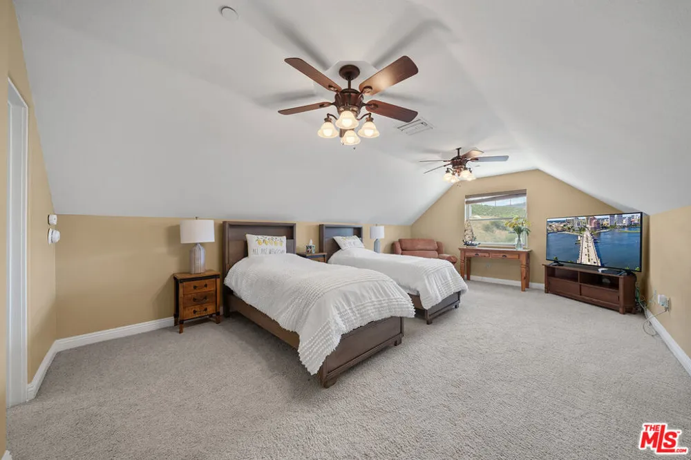18087 Newview Drive Lake Hughes, CA 93532