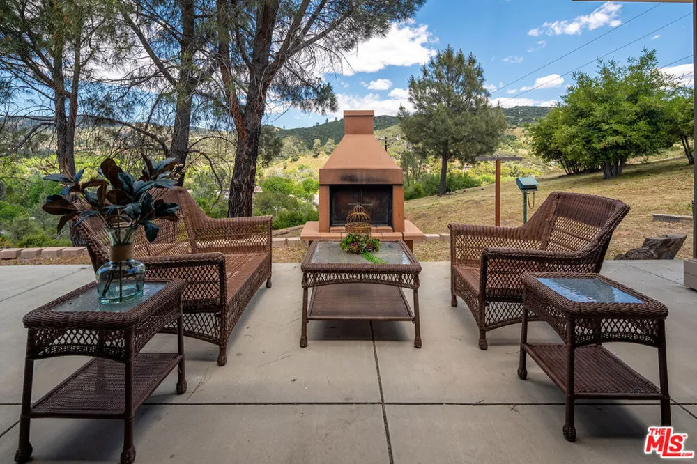18087 Newview Drive Lake Hughes, CA 93532