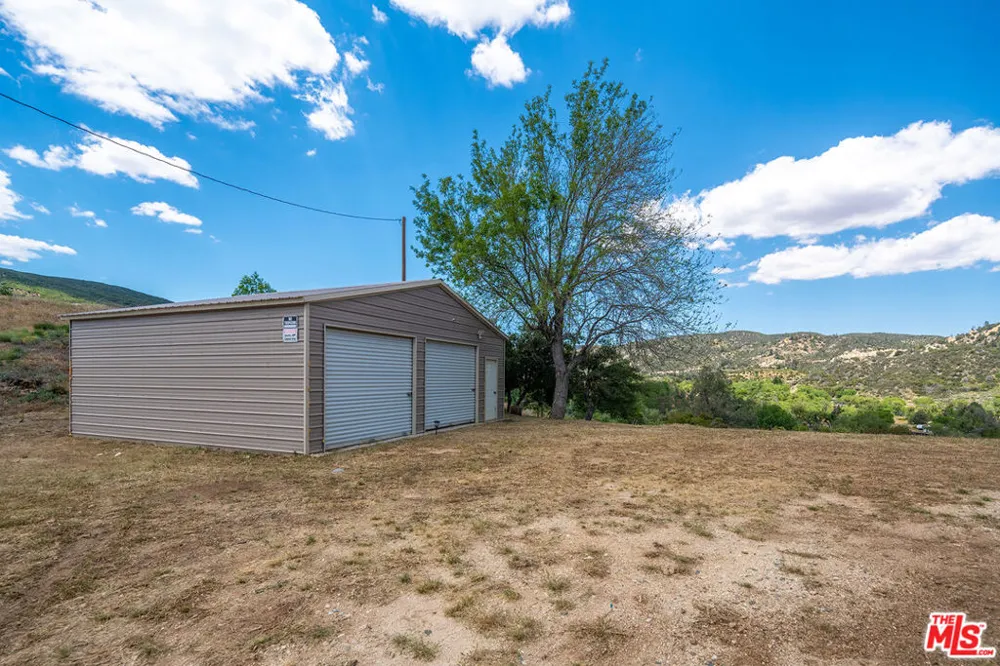 18087 Newview Drive Lake Hughes, CA 93532