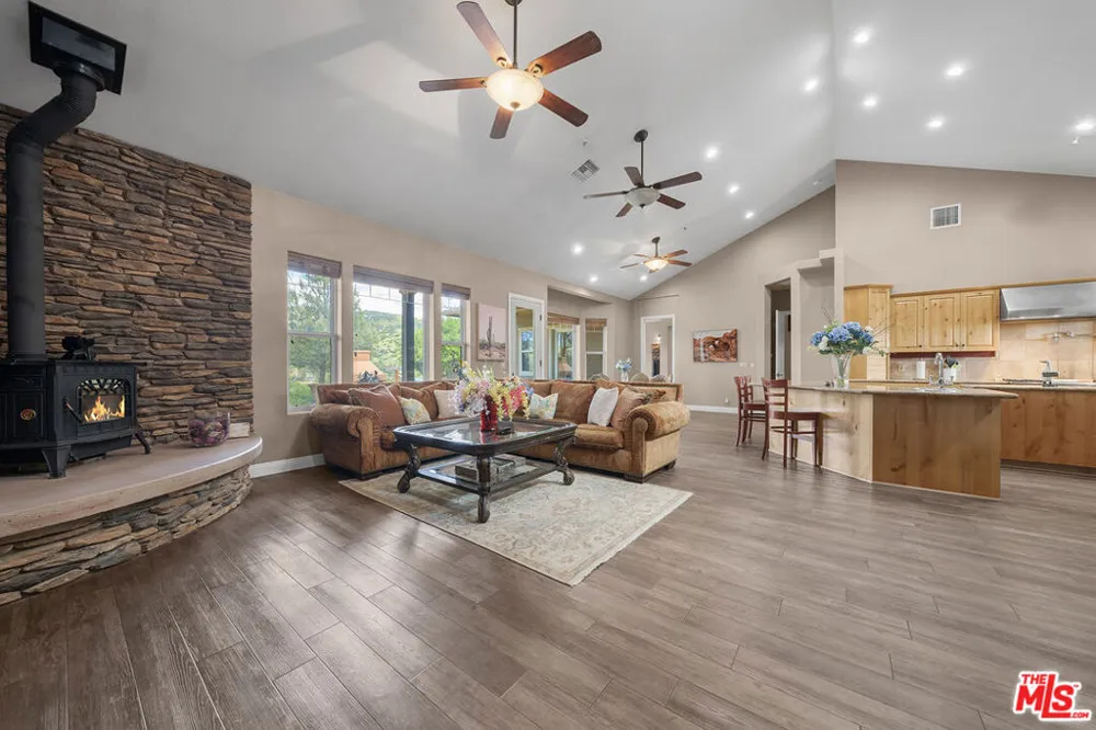 18087 Newview Drive Lake Hughes, CA 93532